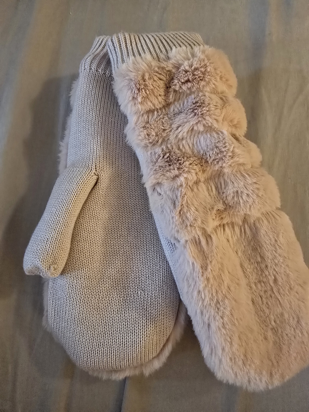 UGG Plush Shearling-Lined Mittens in Blush Pink-NWT! - Picture 4 of 10